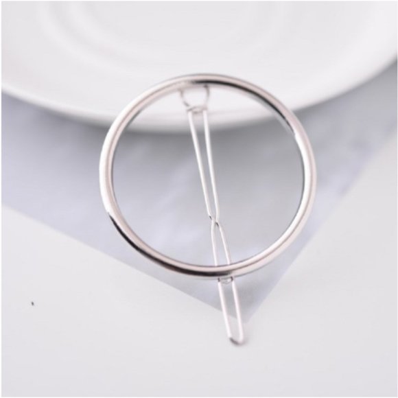 "Ring Around the Rosy" Minimalist Circle Clip - Picture 10 of 15